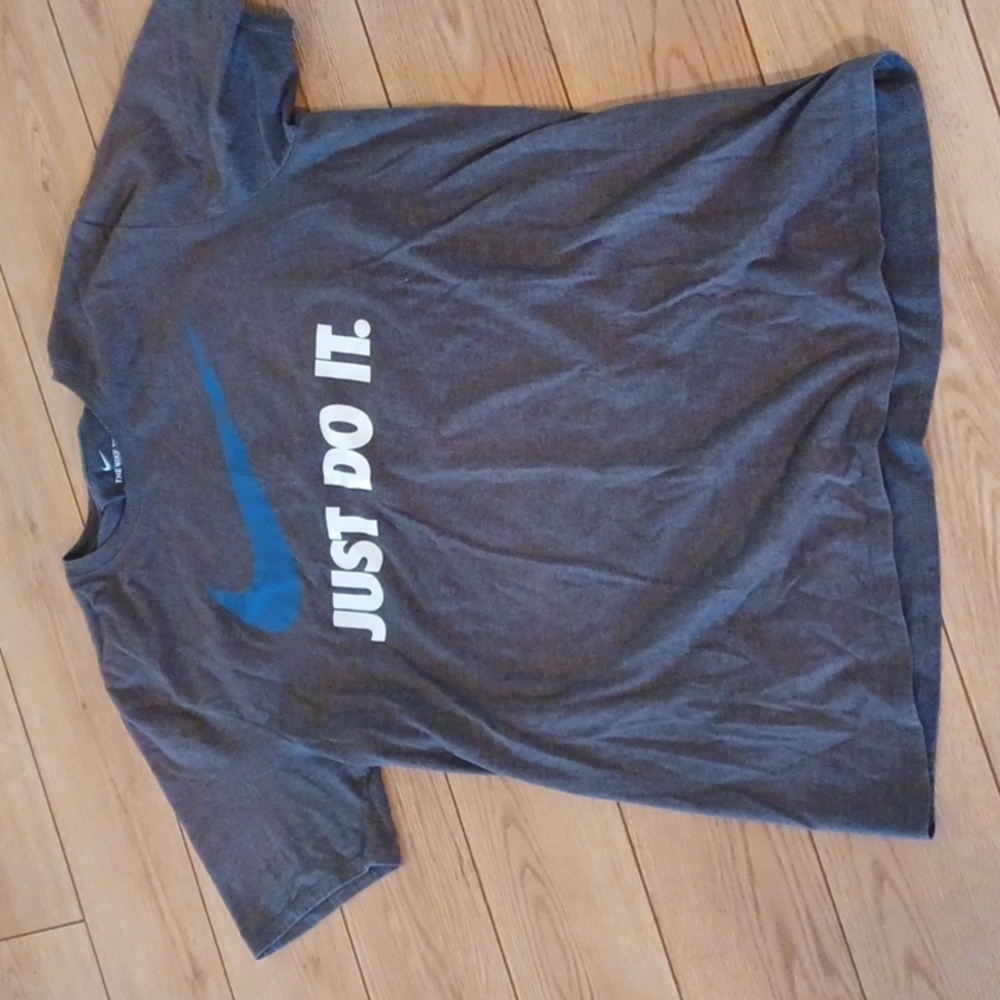 The Nike Tee men's gray SS Tee with slogan , "Just Do It" EUC XL TG